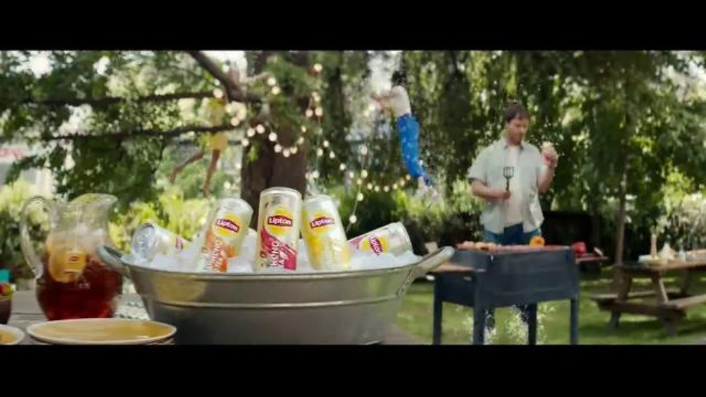 Lipton Sparkling Iced Tea TV Commercial, 'Tiny Bubbles' Song by