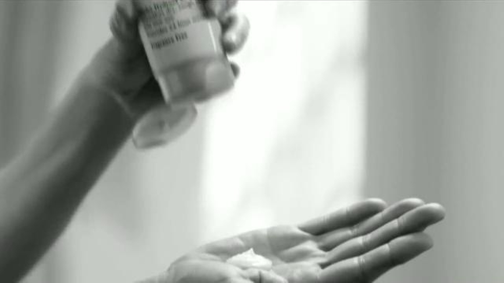 Eucerin Diabetics' Dry Skin Relief TV Commercial, 'Confianza' iSpot.tv