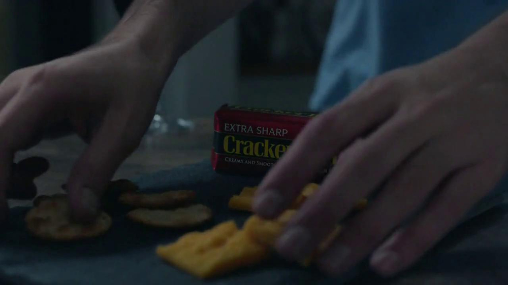 Cracker Barrel Cheeder Cheese TV Commercial, 'Late Night Snacking