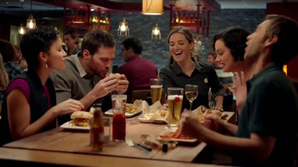 Applebee's Sampler de Botanas TV Commercial, 'Sorprende tu boca' - iSpot.tv