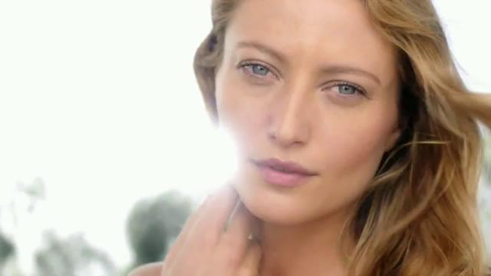 BareSkin Complete Coverage Serum Concealer TV Commercial, 'Flawless'
