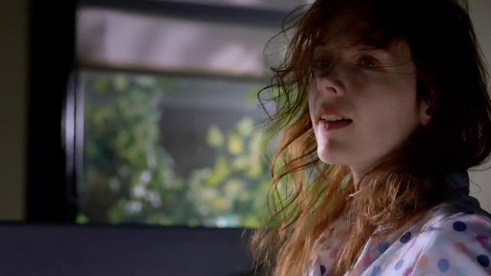 Vicks ZzzQuil TV Commercial, 'Es diferente' iSpot.tv