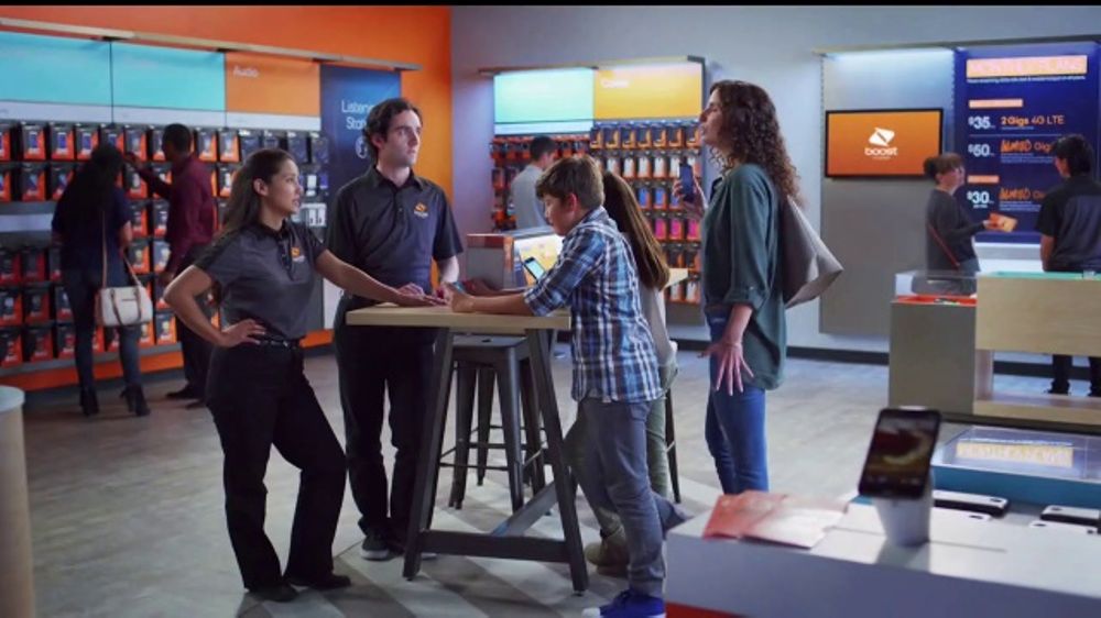 Boost Mobile Best Family Plan TV Commercial, 'Es fácil hacer el switch